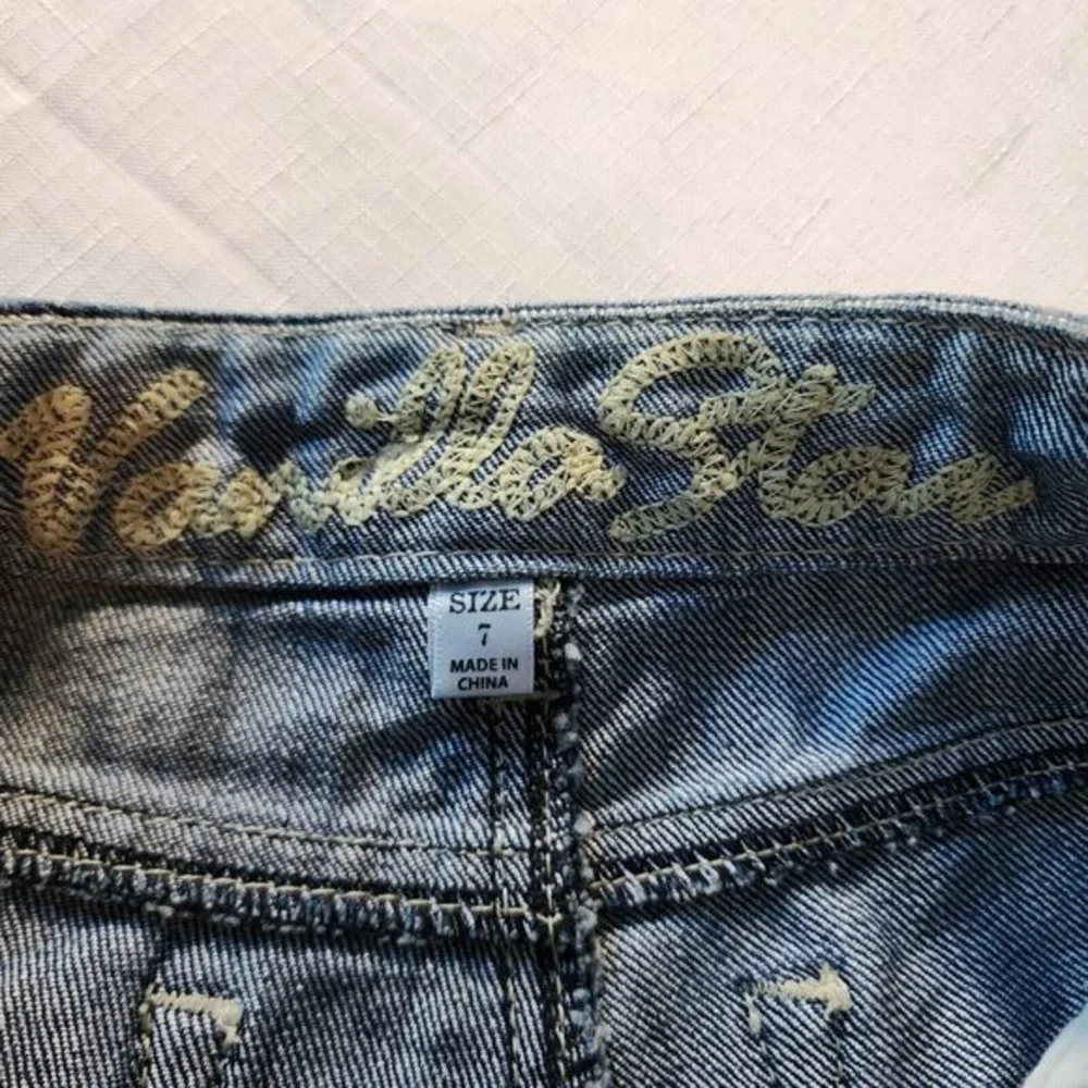 Vanilla Star Cutoff Bootie Shorts Floral Lace Boho Detail Distressed Jean Size 7